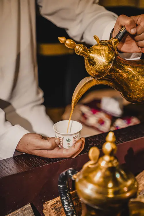 WE TRAVEL THE WORLD Shop